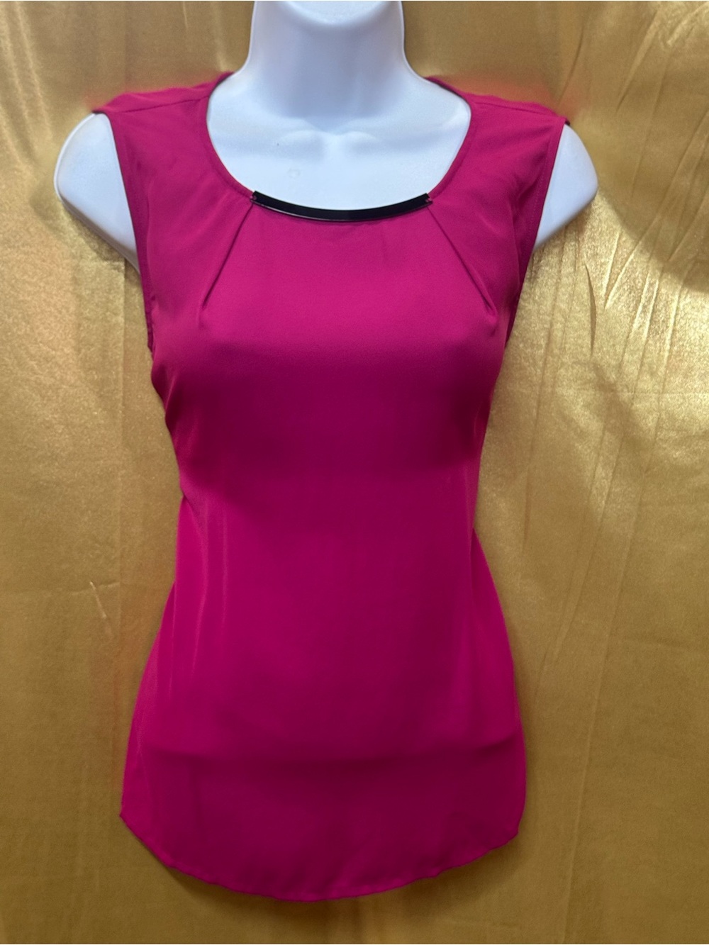 Laundry by Shelli Segal Magenta Sleeveless Pleated Blouse Size Small‎